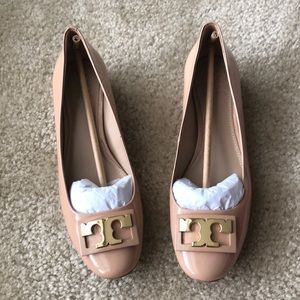Tory Burch Gigi Pump Patent Leather Beige Color